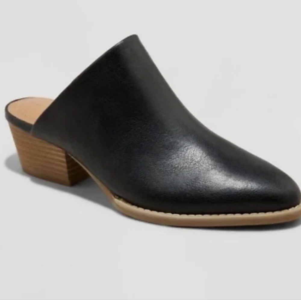 Universal Thread Pointed Mules Size 9